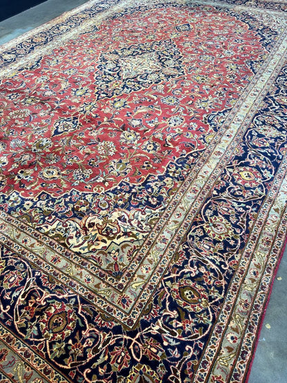 Fine Hand-Knotted Persian Kashan Carpet