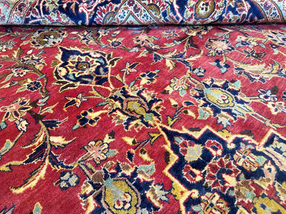 Fine Hand-Knotted Persian Kashan Carpet