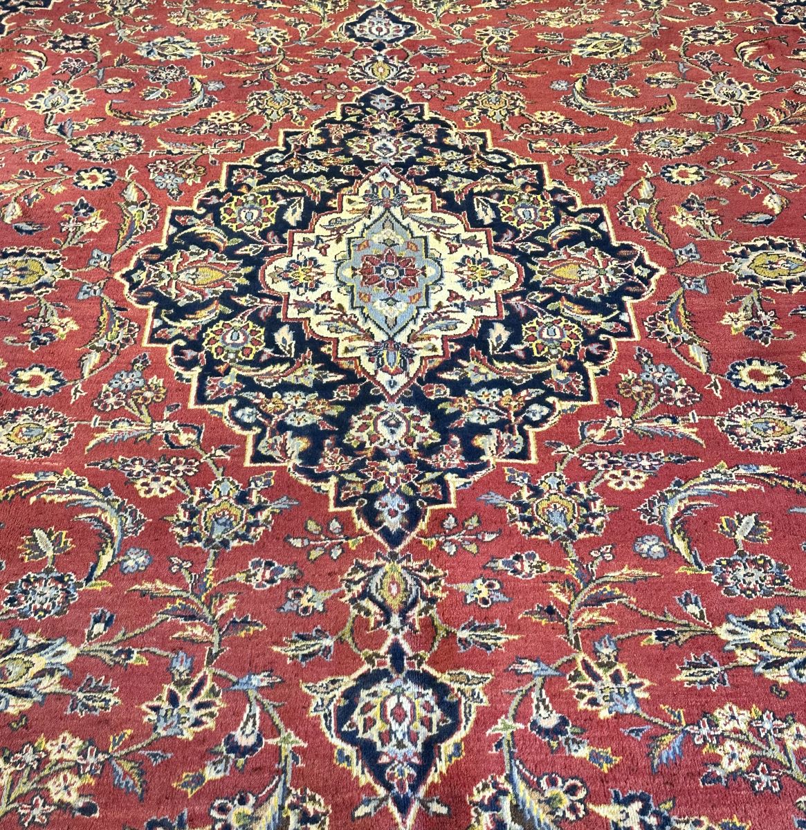 Fine Hand-Knotted Persian Kashan Carpet