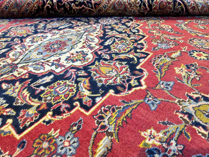 Fine Hand-Knotted Persian Kashan Carpet