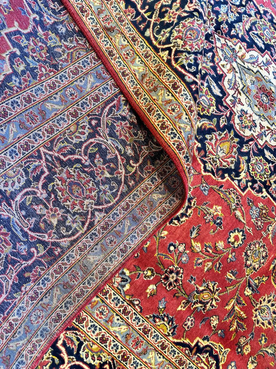 Fine Hand-Knotted Persian Kashan Carpet