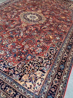 Fine Hand-Knotted Persian Bidjar Carpet