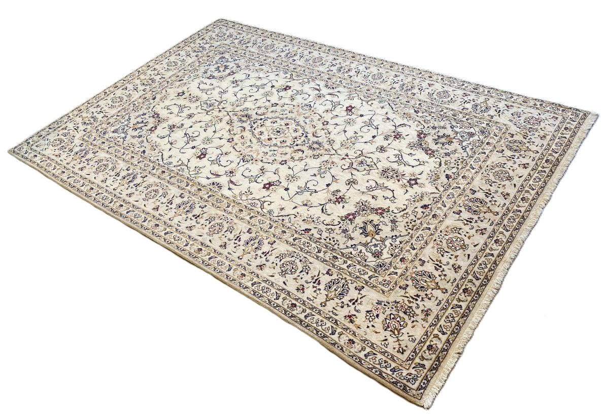 Hand-Knotted Persian Kashan Carpet