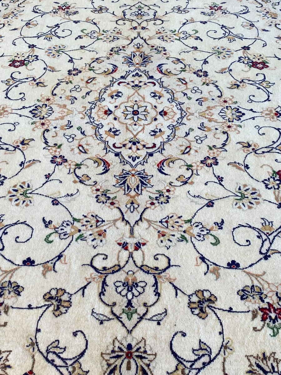 Hand-Knotted Persian Kashan Carpet