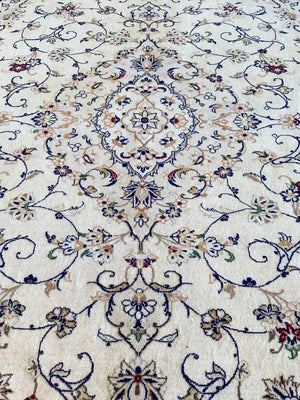 Hand-Knotted Persian Kashan Carpet