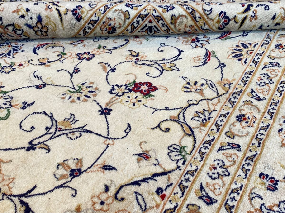 Hand-Knotted Persian Kashan Carpet