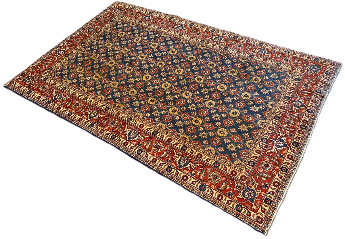 Traditional Hand-Knotted Persian Varamin Carpet