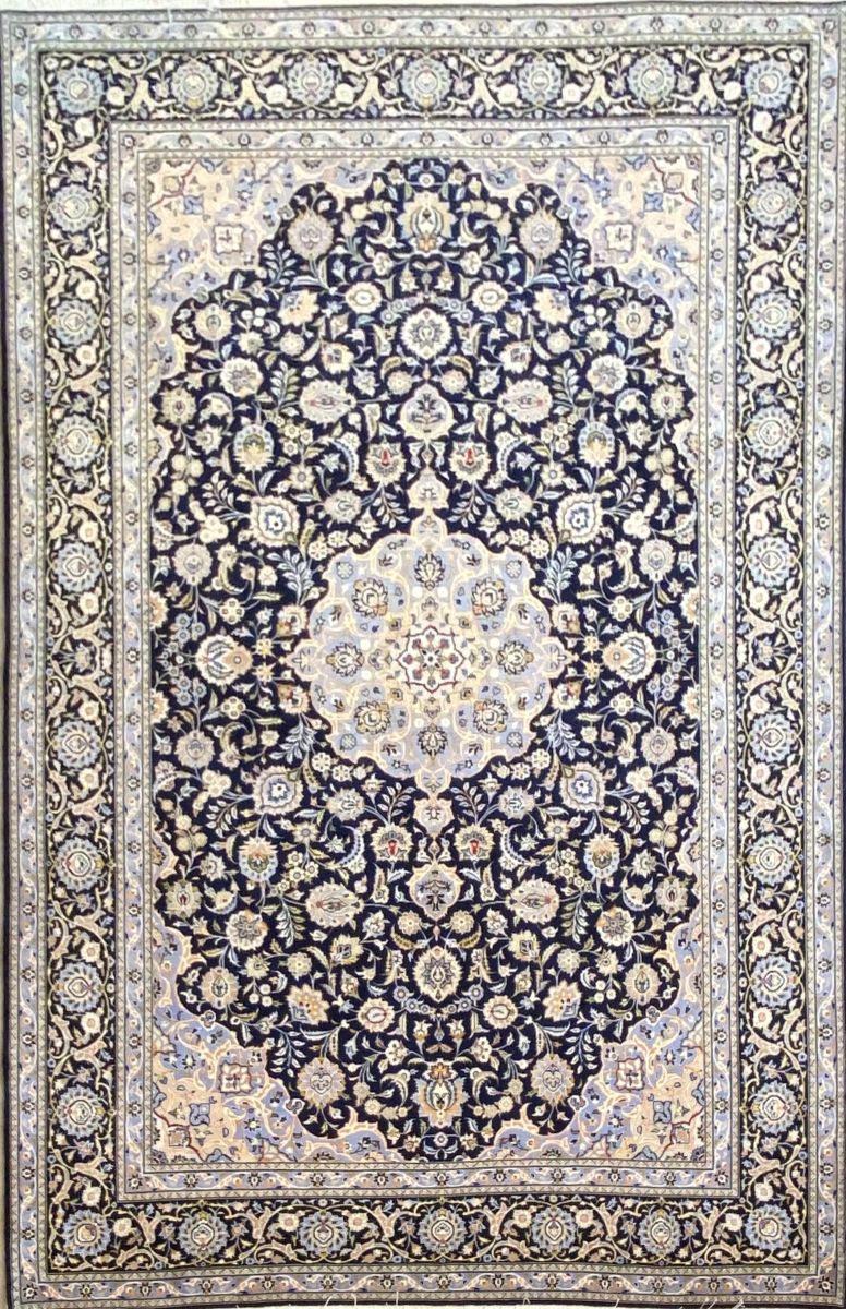 Fine Hand-Knotted Persian Kashan Carpet