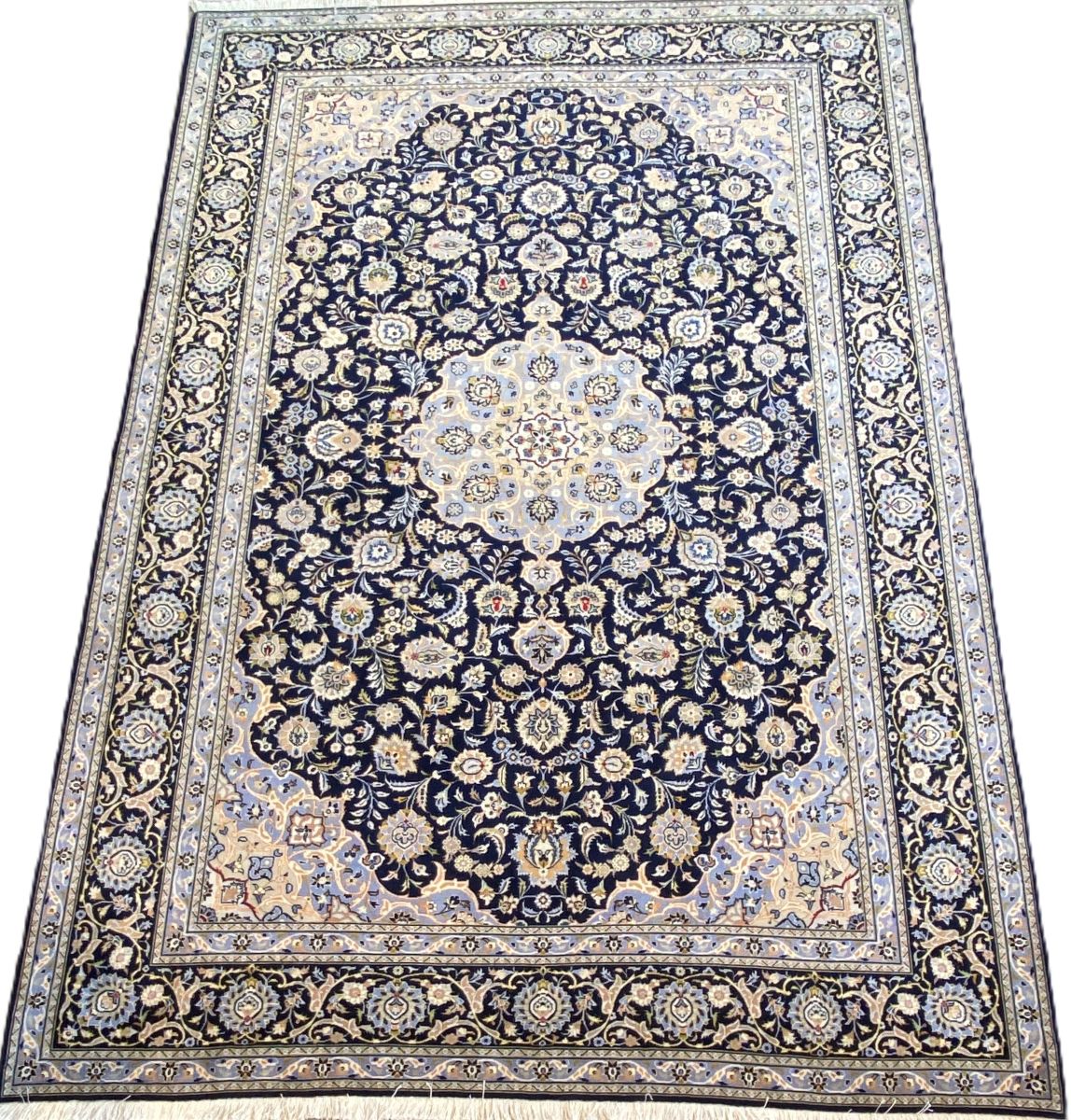 Fine Hand-Knotted Persian Kashan Carpet