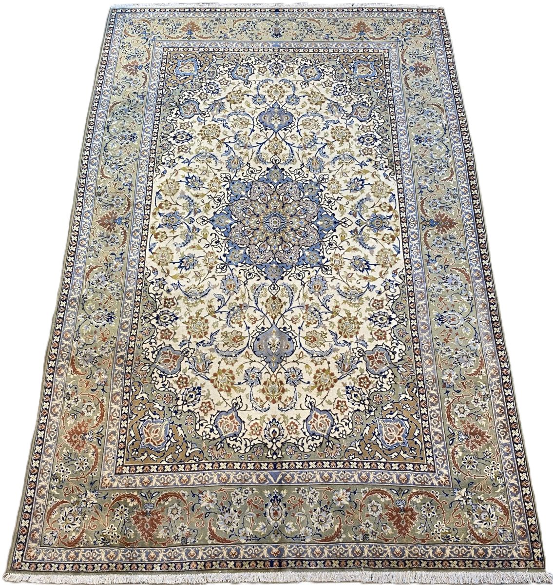 Fine Hand-Knotted Persian Isfahan Carpet