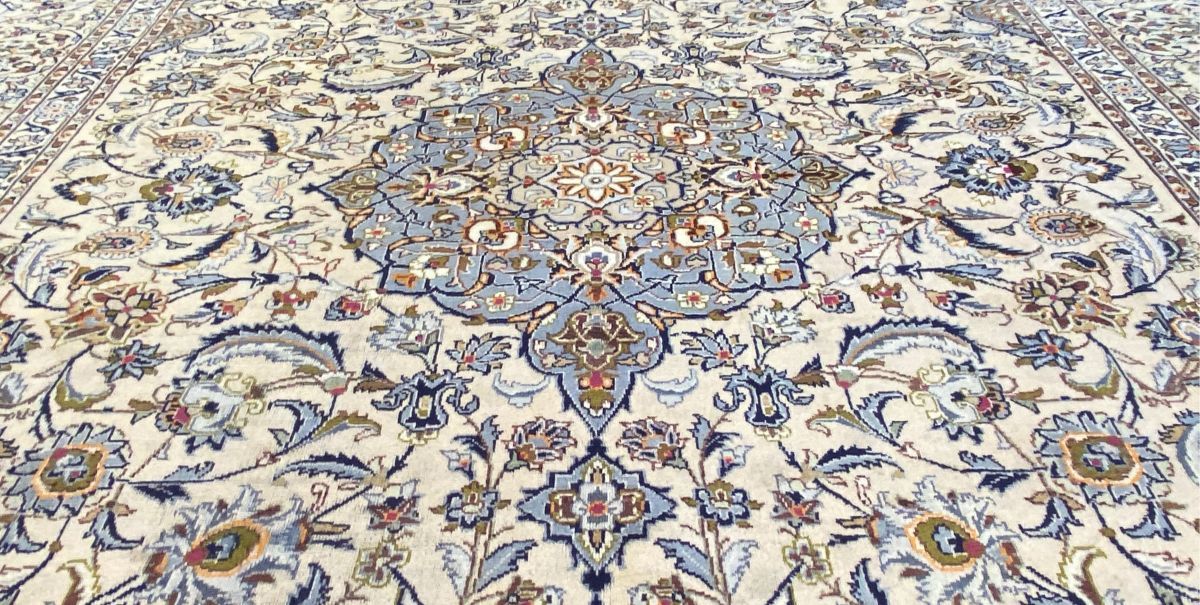 Hand-Knotted Persian Kashan Carpet