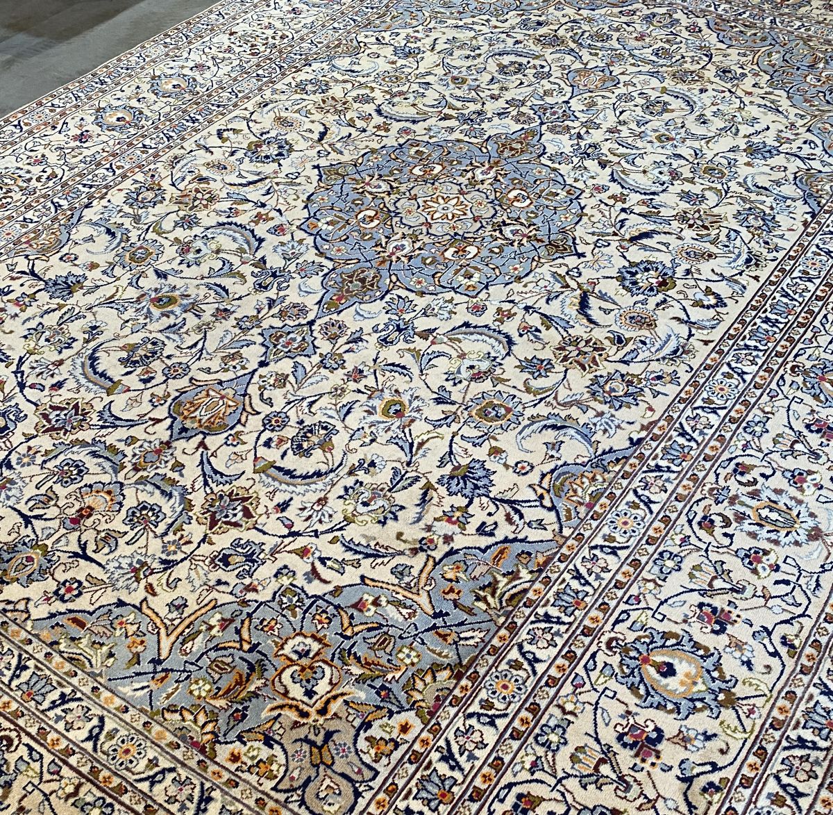 Hand-Knotted Persian Kashan Carpet