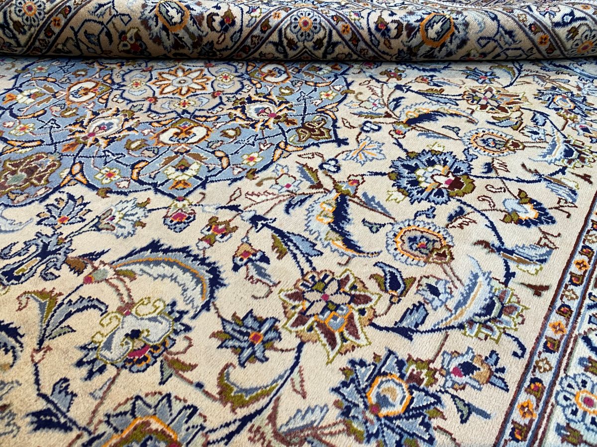 Hand-Knotted Persian Kashan Carpet