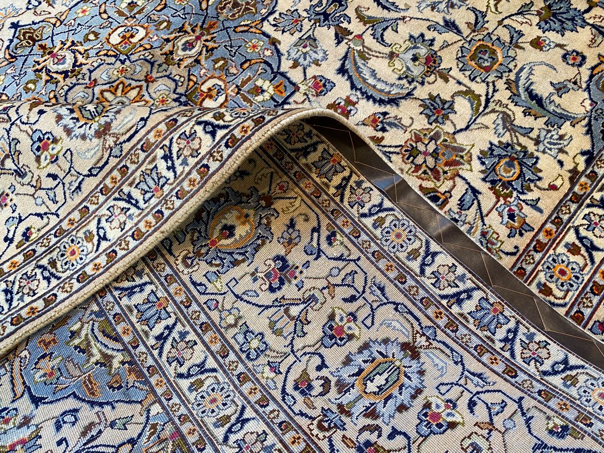 Hand-Knotted Persian Kashan Carpet