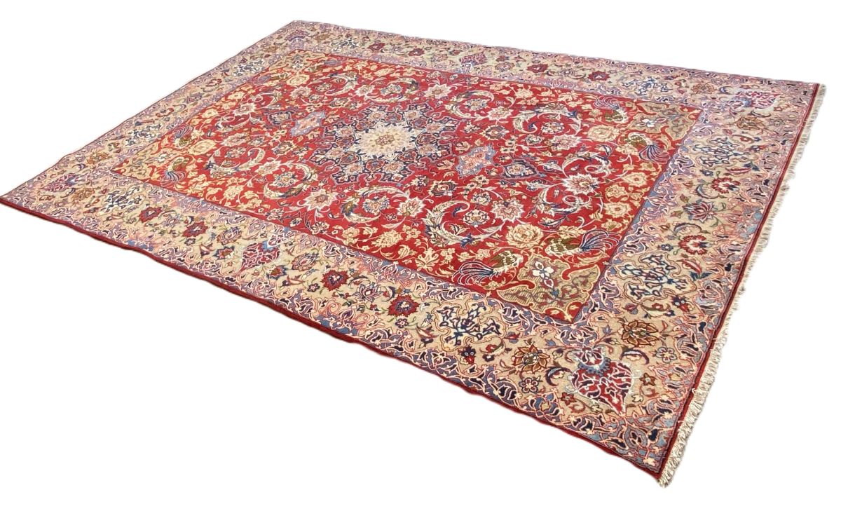 Fine Hand-Knotted Persian Isfahan Carpet
