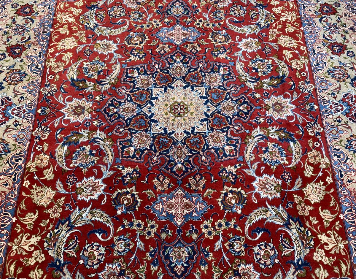 Fine Hand-Knotted Persian Isfahan Carpet