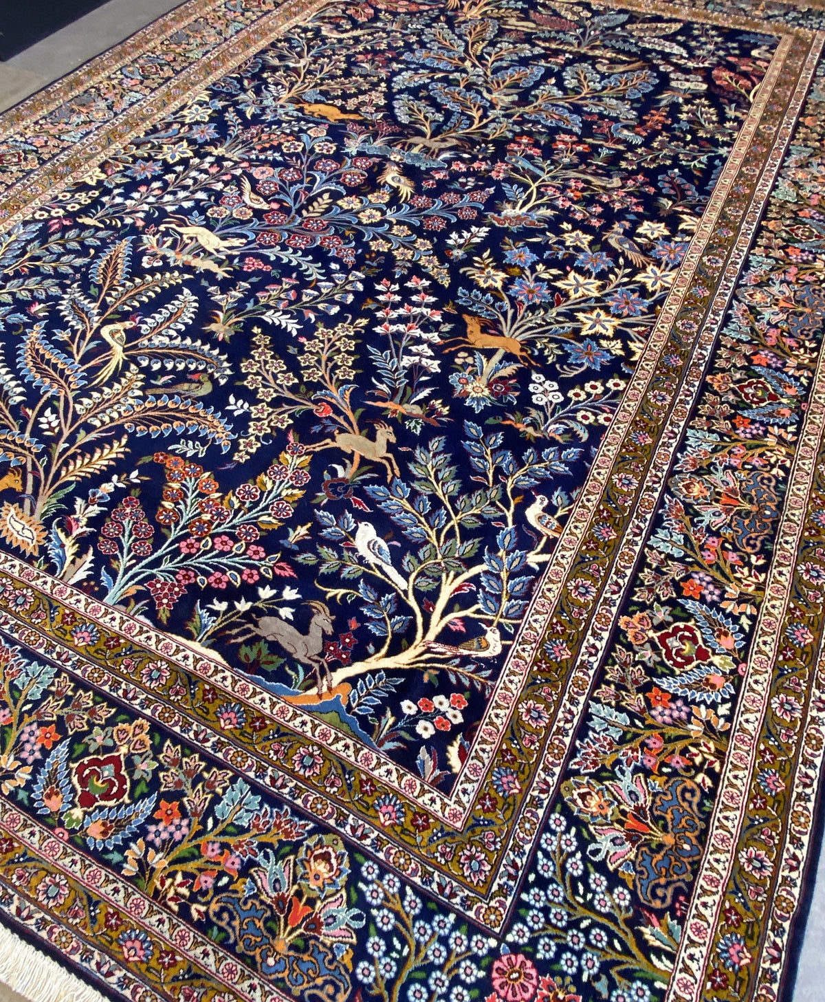Fine Hand-Knotted Persian Kashan Carpet