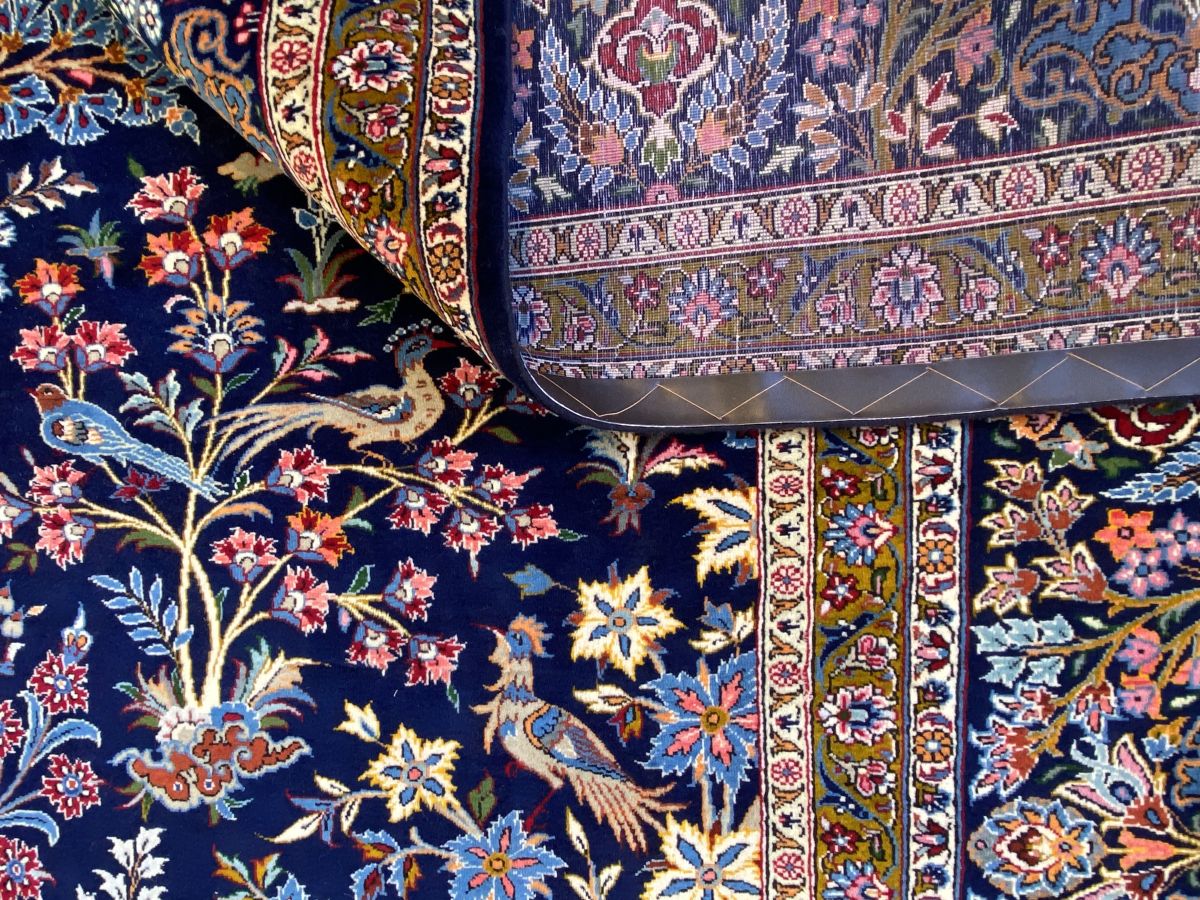 Fine Hand-Knotted Persian Kashan Carpet