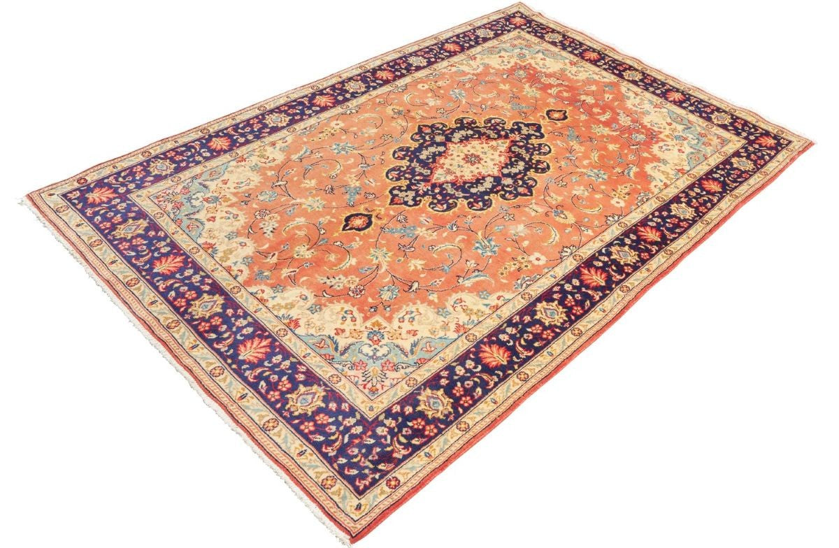 Fine Hand-Knotted Persian Kashan Carpet