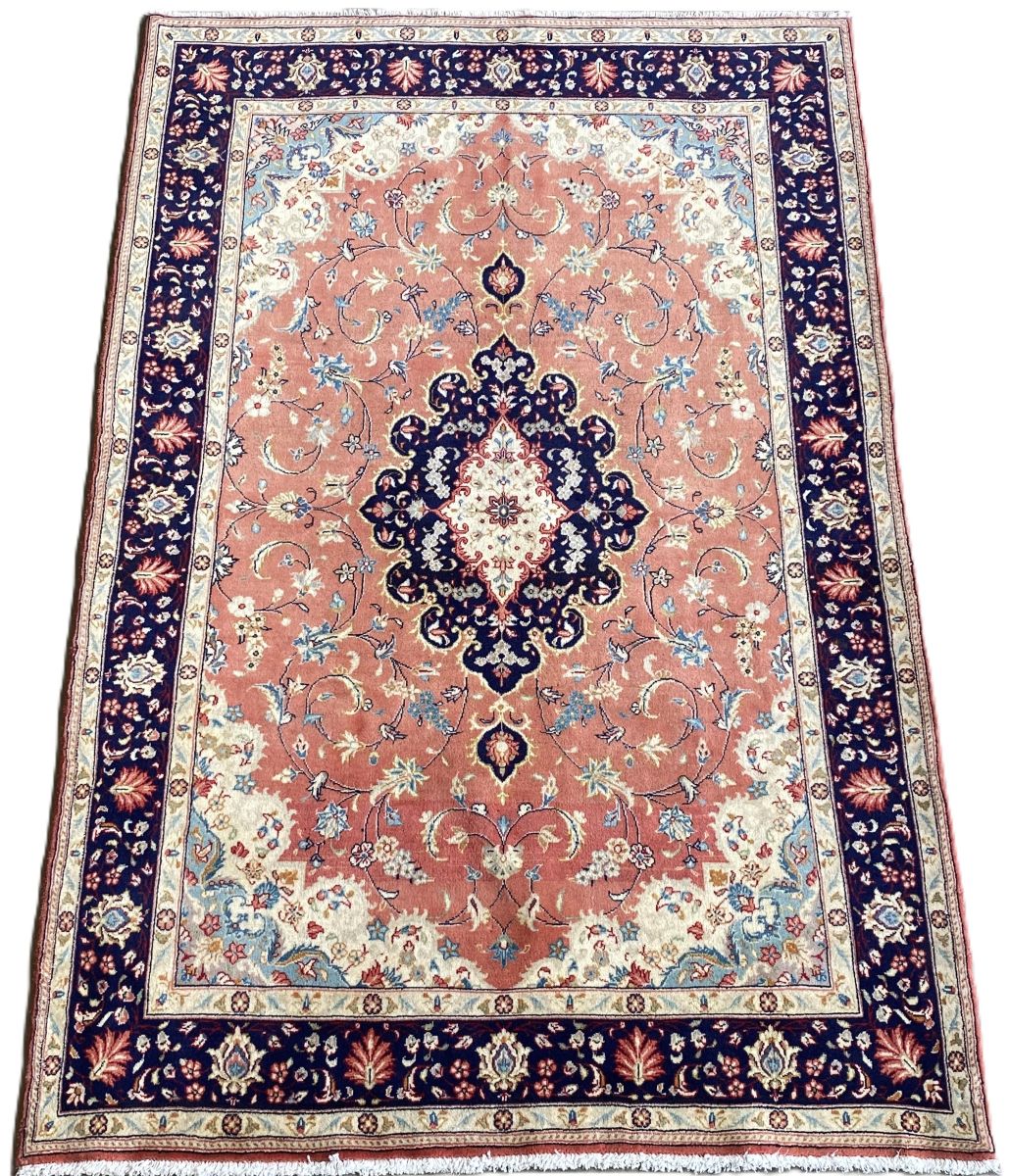 Fine Hand-Knotted Persian Kashan Carpet
