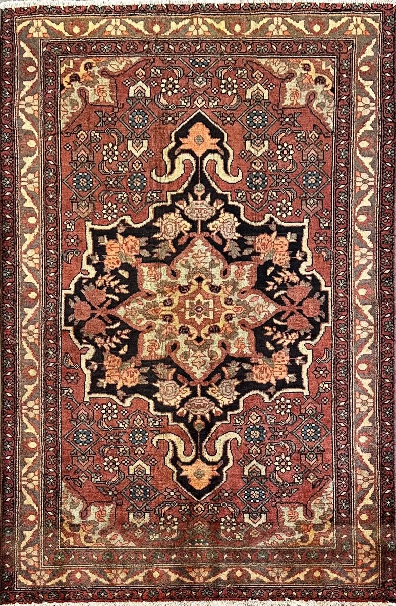 Fine Hand-Knotted Persian Bidjar Rug