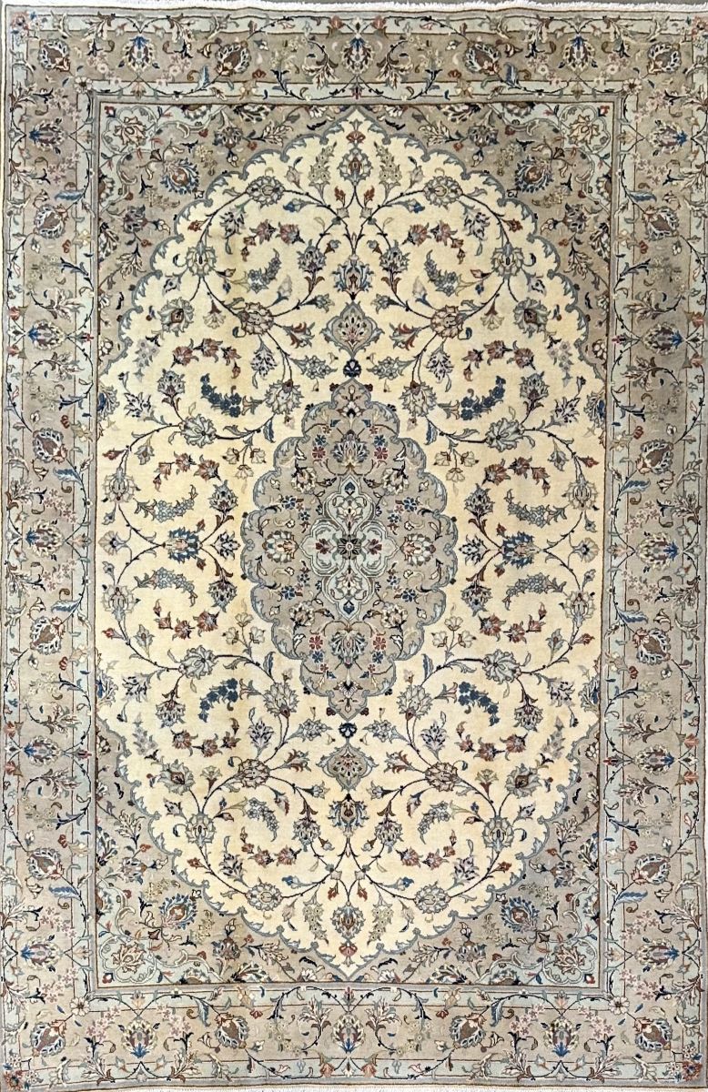 Fine Hand-Knotted Persian Kashan Carpet