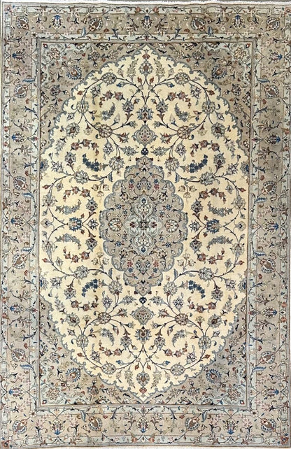Fine Hand-Knotted Persian Kashan Carpet