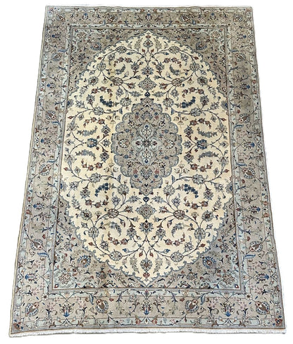 Fine Hand-Knotted Persian Kashan Carpet