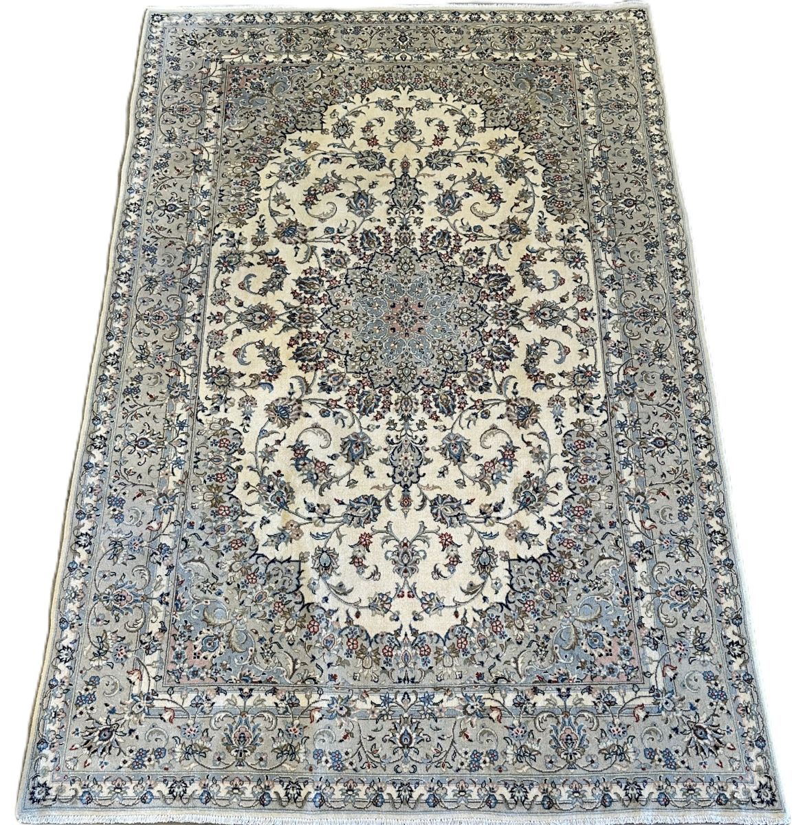Fine Hand-Knotted Persian Kashan Carpet