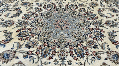 Fine Hand-Knotted Persian Kashan Carpet