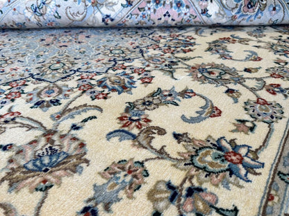 Fine Hand-Knotted Persian Kashan Carpet