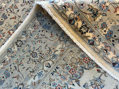 Fine Hand-Knotted Persian Kashan Carpet