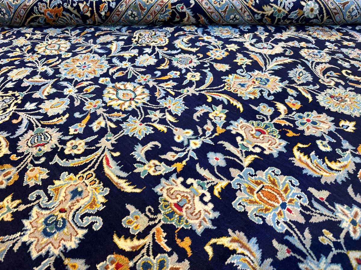 Fine Hand-knotted Royal Persian Kashan Carpet