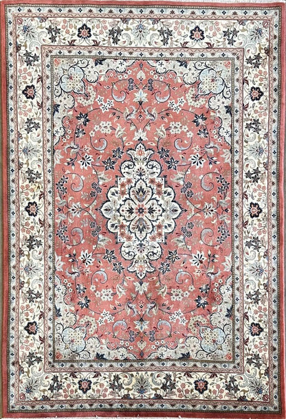 Fine Hand-Knotted Persian Kashan Carpet
