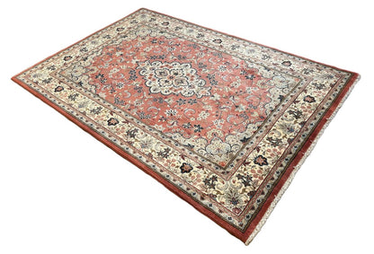 Fine Hand-Knotted Persian Kashan Carpet