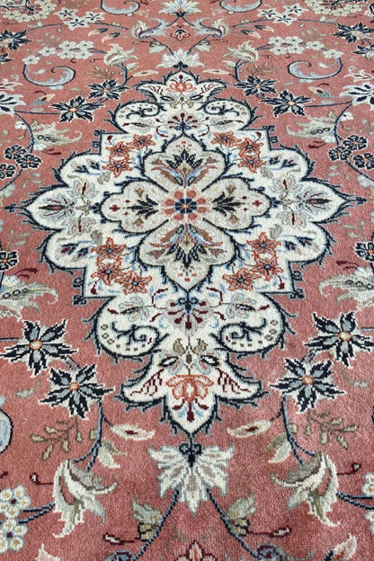 Fine Hand-Knotted Persian Kashan Carpet