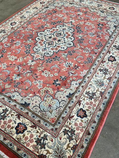 Fine Hand-Knotted Persian Kashan Carpet