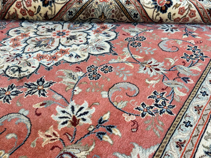 Fine Hand-Knotted Persian Kashan Carpet