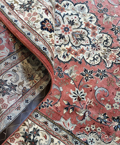 Fine Hand-Knotted Persian Kashan Carpet