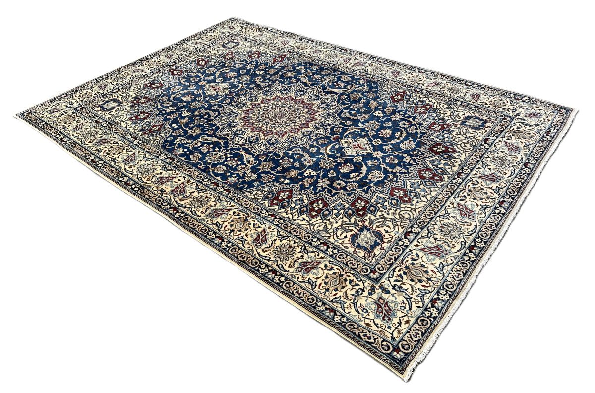 Fine Hand-Knotted Persian Naien Carpet
