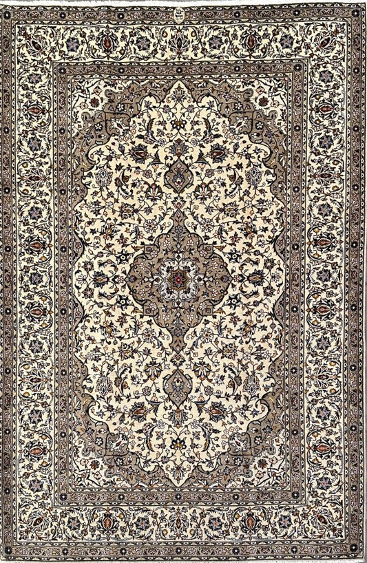Fine Hand-Knotted Persian Kashan Carpet