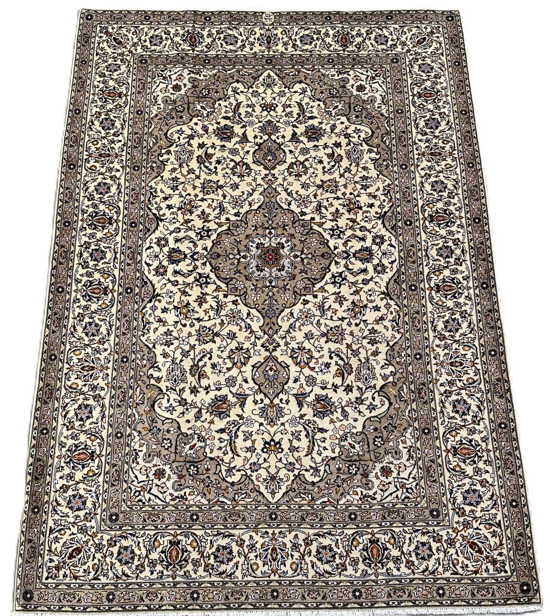 Fine Hand-Knotted Persian Kashan Carpet