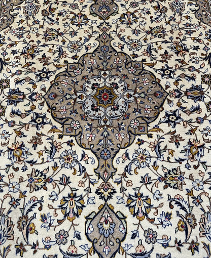 Fine Hand-Knotted Persian Kashan Carpet