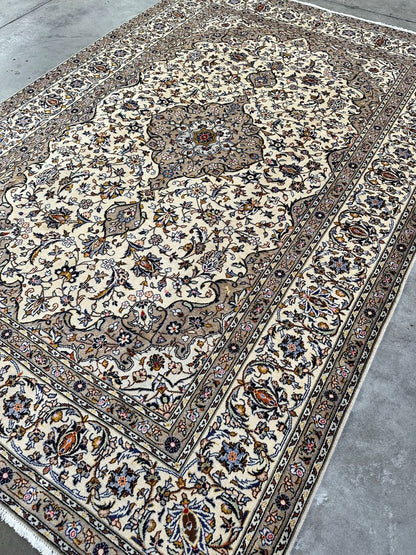 Fine Hand-Knotted Persian Kashan Carpet