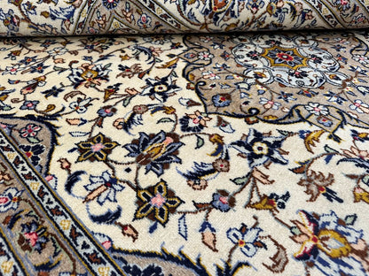 Fine Hand-Knotted Persian Kashan Carpet