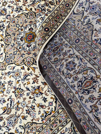Fine Hand-Knotted Persian Kashan Carpet