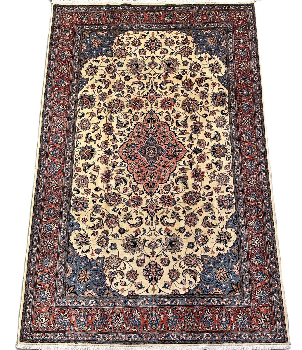 Fine Hand-Knotted Persian Sarouq Carpet