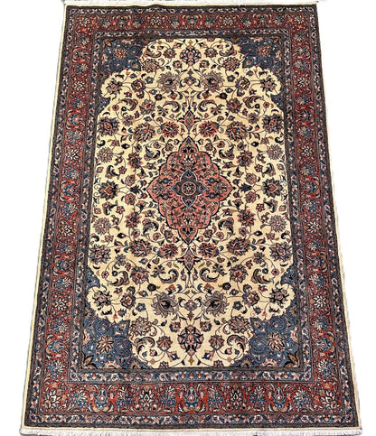 Fine Hand-Knotted Persian Sarouq Carpet