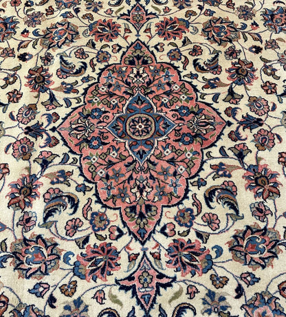 Fine Hand-Knotted Persian Sarouq Carpet