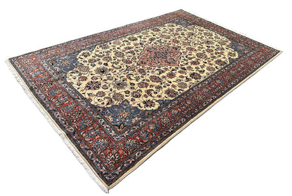 Fine Hand-Knotted Persian Sarouq Carpet